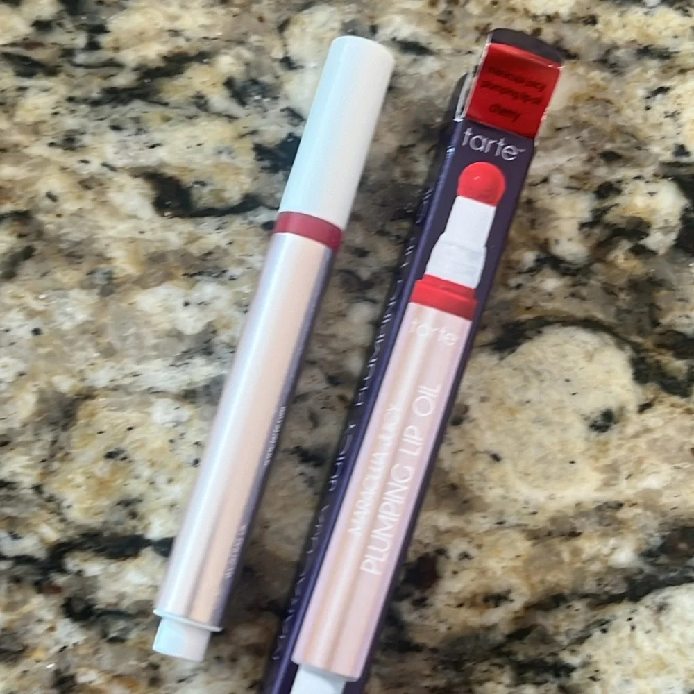 🌙♣️Tarte Cherry Plumping Lip Oil
